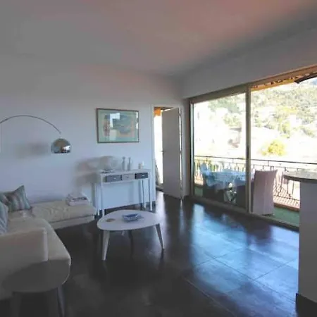Excellent Location - Sea Views Apartment